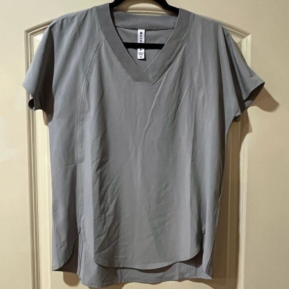 ATHLETA Zephyr V-Neck Tee Osprey Grey Women’s Size XS 980636 - Picture 5 of 9